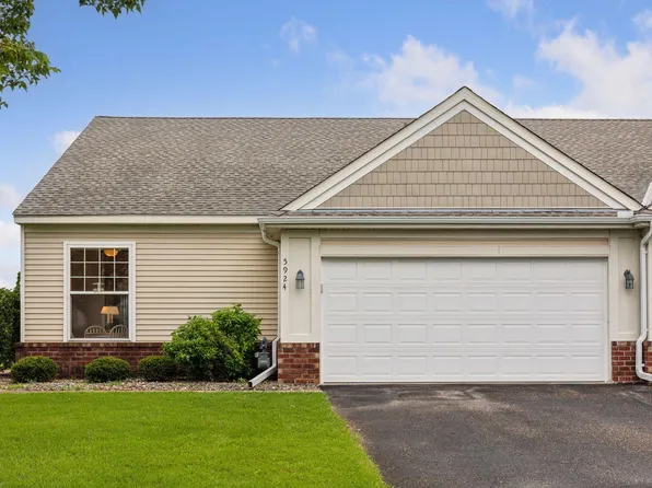 5924 Prairie Ridge Dr, Shoreview, MN 55126