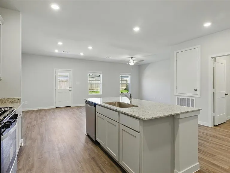 25187 Leather Leaf Ct — Photo 13