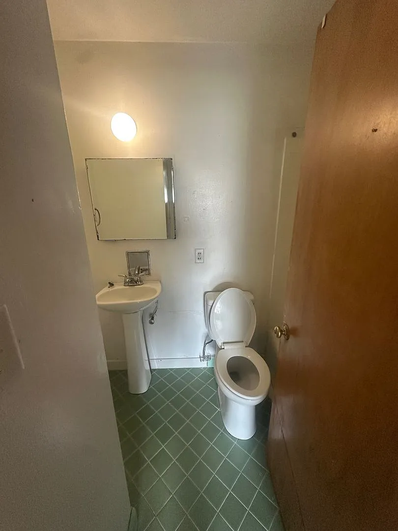 7105 W Capitol Dr — Photo 4