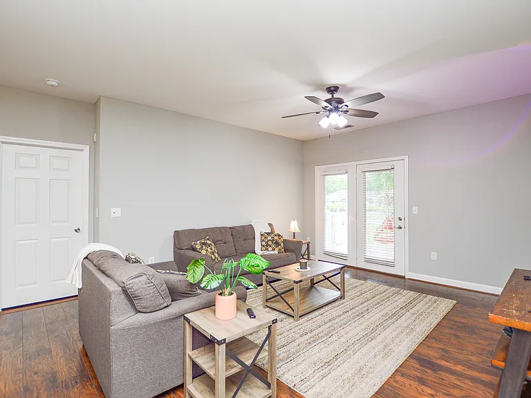 10663 Hill Point Ct — Photo 12