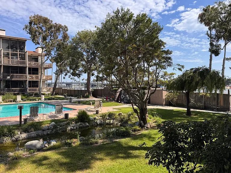 6112 Marina Pacifica Dr S — Photo 35