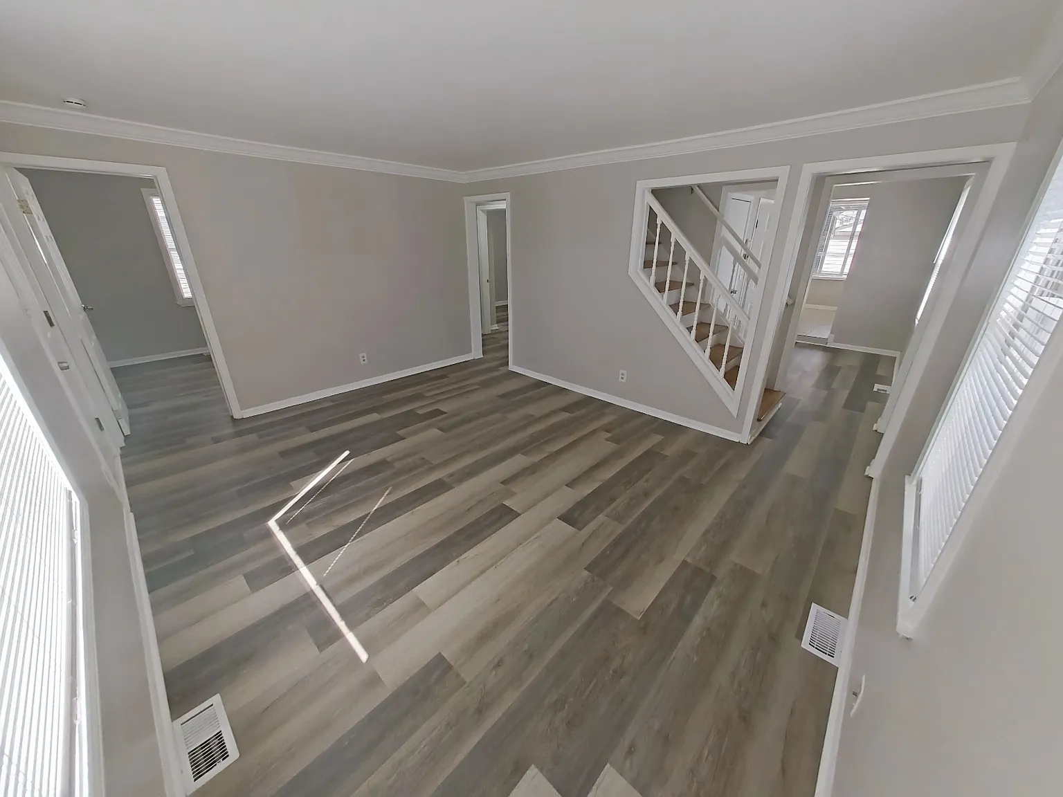 3 bed, 1294 sqft, $1,335 — Photo 2