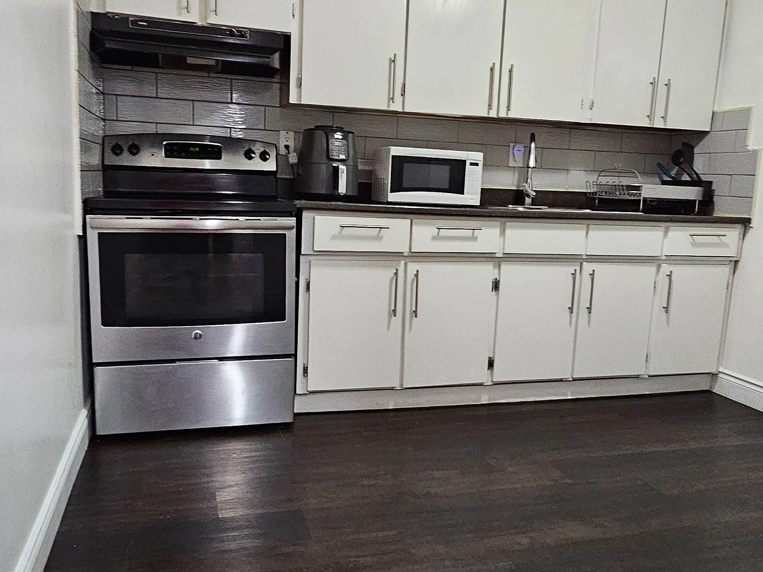 2 bed, $2,050 — Photo 1