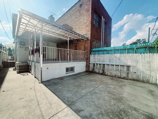 Rented by New York Dwellings LLC | media 18