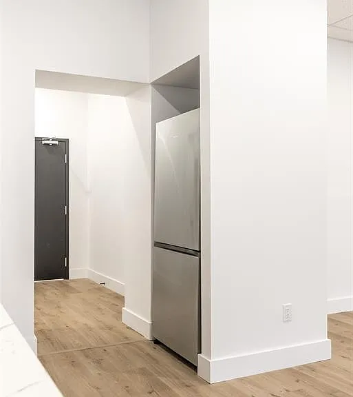 138 King St W #207 — Photo 14