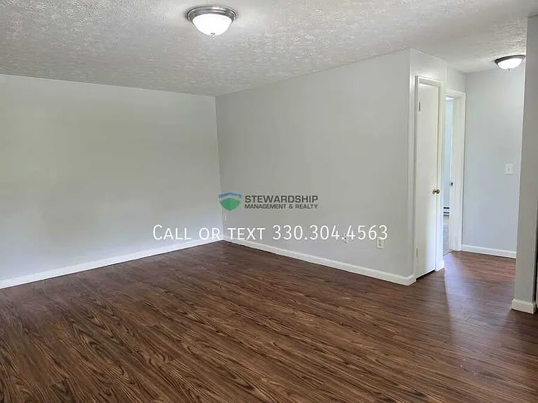 1111 N Elm St #R — Photo 6