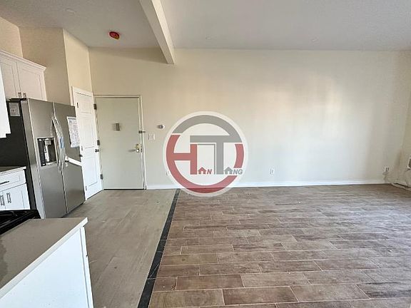 3rd image of 3552 E Tremont Ave #2A