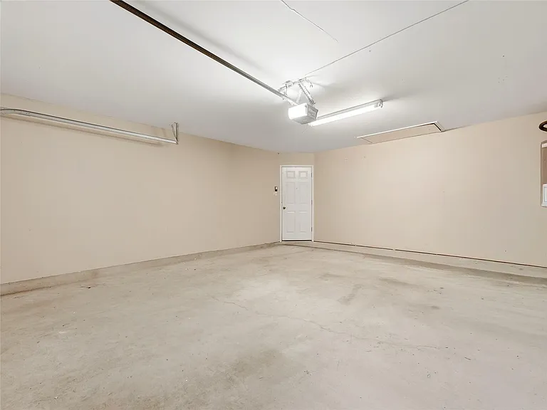 1004 Downridge Dr — Photo 32