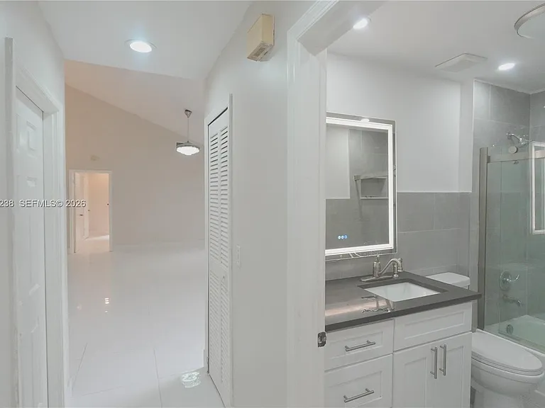 518 NE 48th St — Photo 22