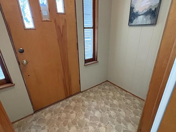 5th image of 904 Gibbs St