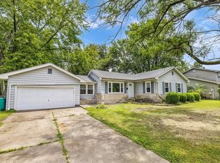 336 N Country Club Rd, Decatur, IL 62521