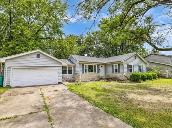 336 N Country Club Rd, Decatur, IL 62521