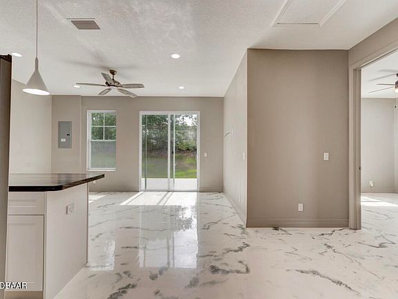 3rd image of 1061 Thunderbird Dr