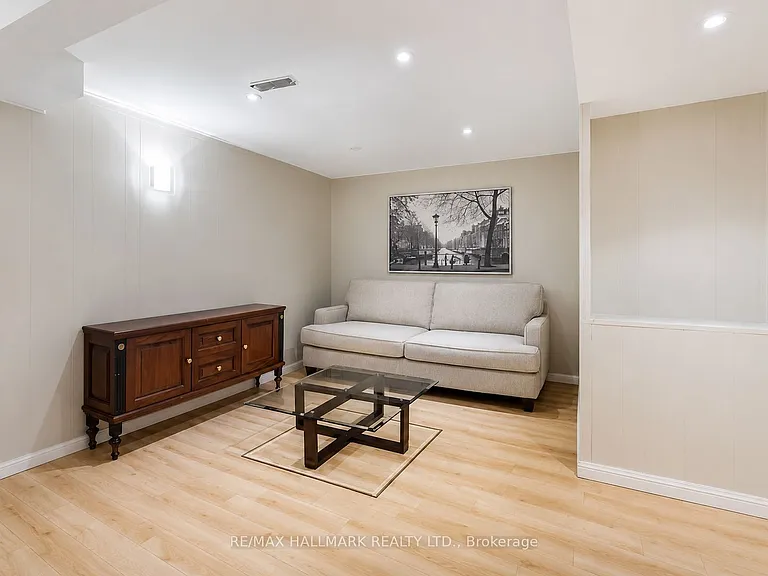 36 Kitsilano Cres — Photo 17