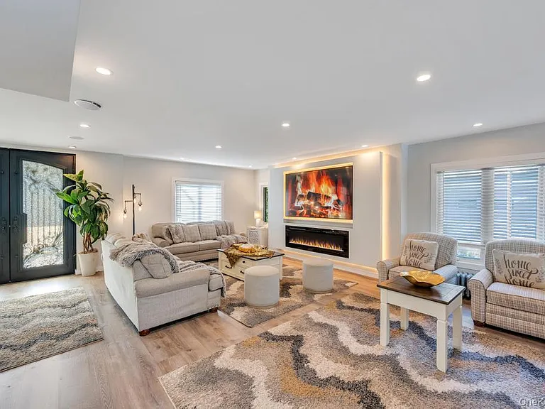 6 Ash Ln — Photo 3