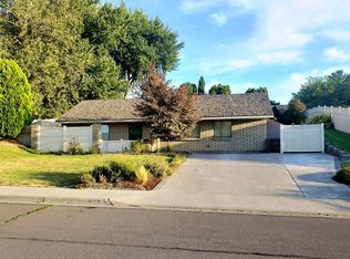 860 E Tamarack Ave, Hermiston, OR 97838