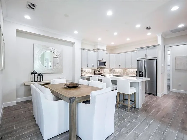 6875 Saona Ct — Photo 8