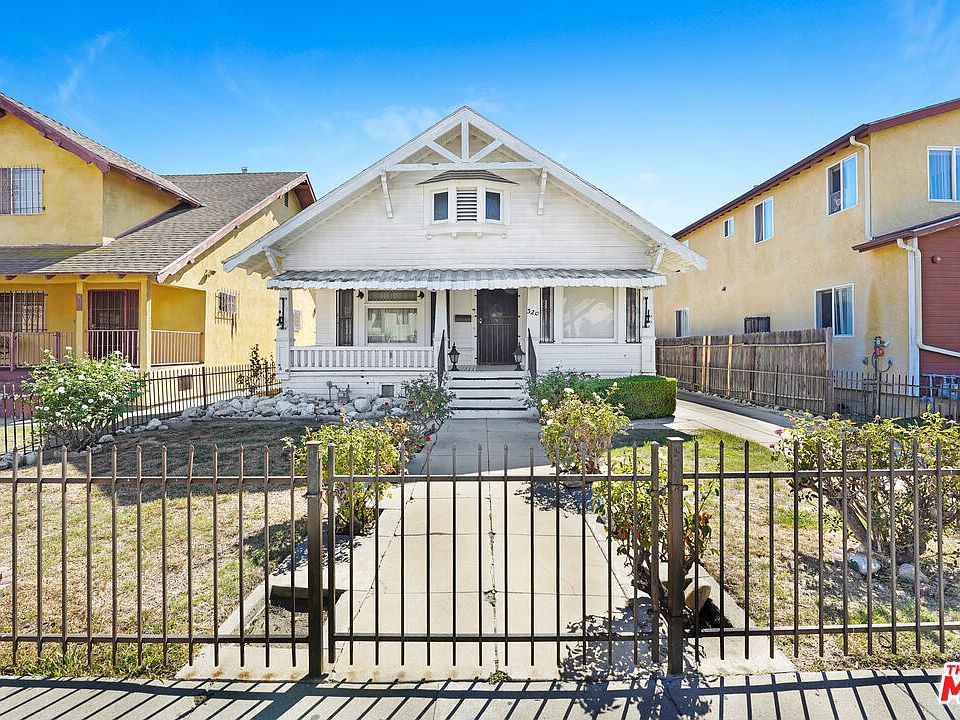 1st image of 320 W 46th St
