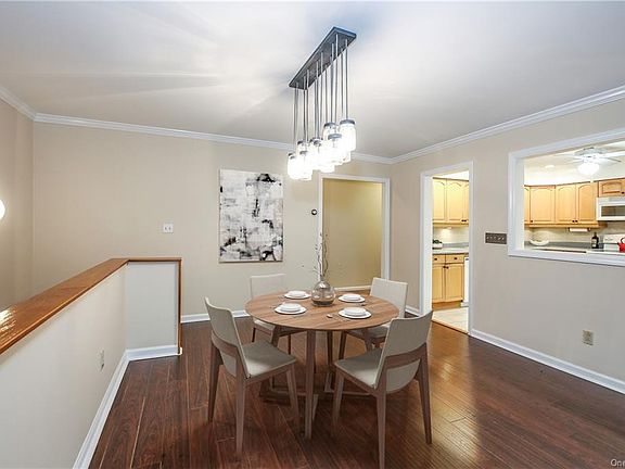 2nd image of 59 Coachlight Sq