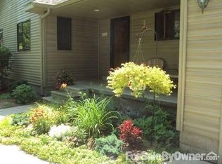 39 Sandy Ln, Gladstone, MI 49837