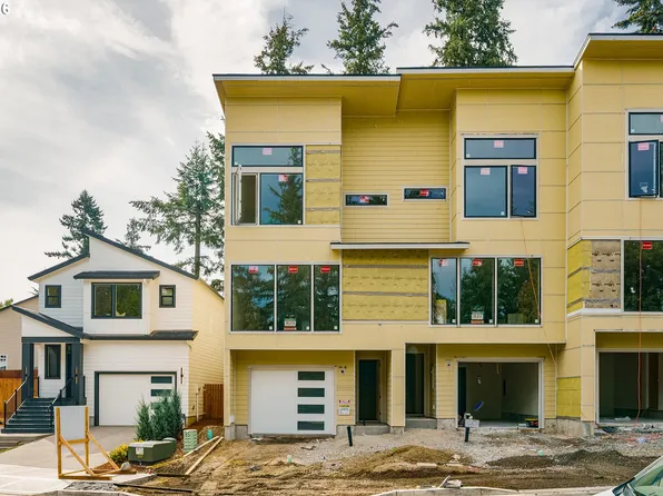 18205 NE Garden Dr, Vancouver, WA 98682