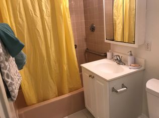 130 Edgemere Rd APT 8, West Roxbury, MA 02132