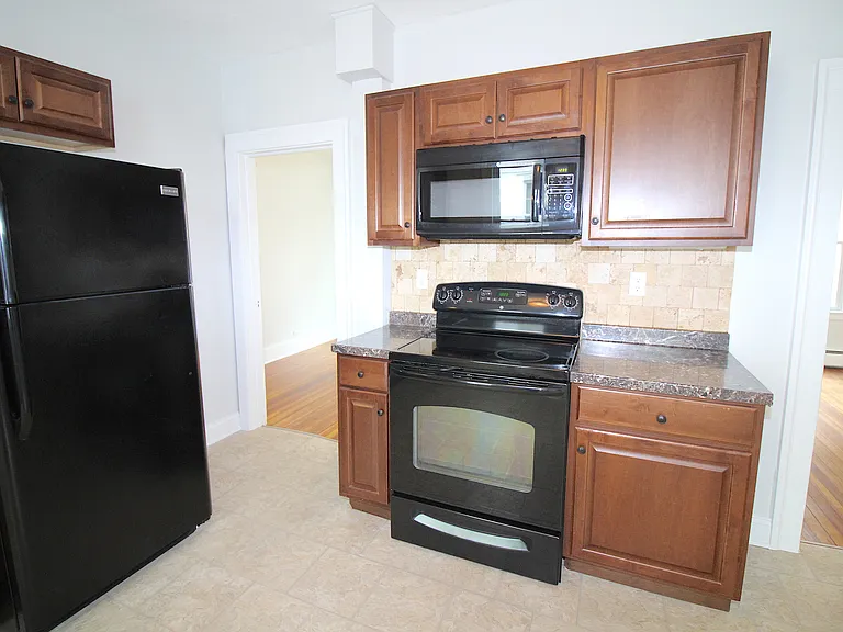 106 Grove St #1R — Photo 7