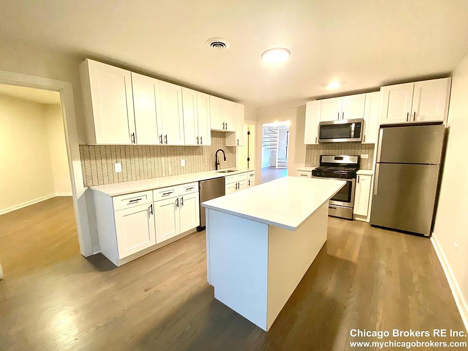 1st image of 2268 N Lincoln Ave #3