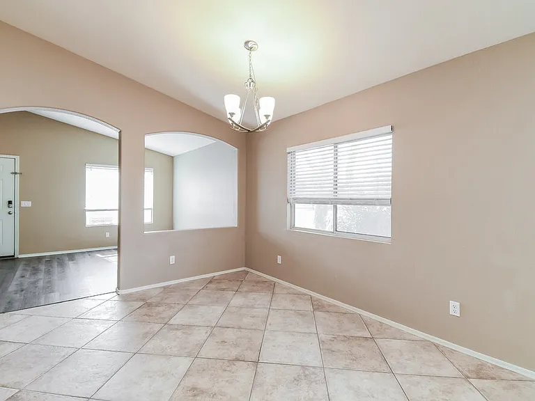 803 S Chatsworth St — Photo 5