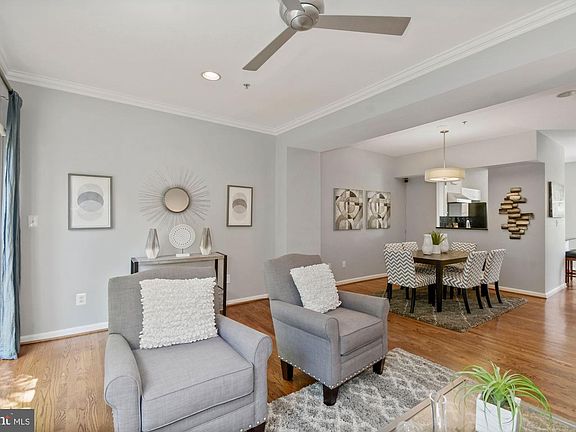 4th image of 100 Sanborn Pl