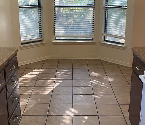 4th image of 2310 Timberline Dr