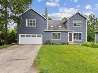 6032 S Lake Shore Dr, Oakwood Hills, IL 60013