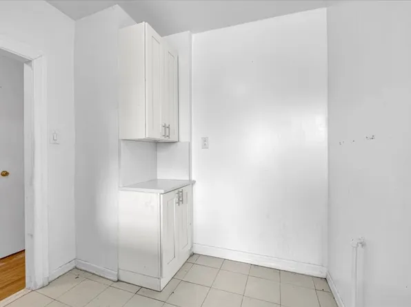 402 Bayridge Parkway image 6 of 11