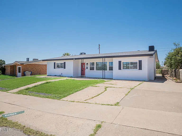 204 Balboa Rd — Photo 1