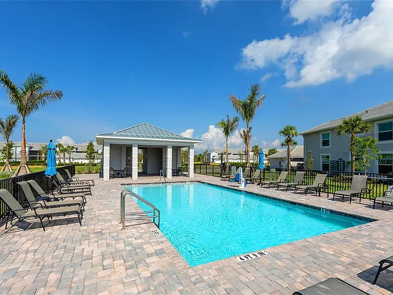 14214 Heritage Landing Blvd #817 — Photo 5