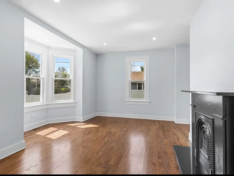 85 Soundview Ave #1 — Photo 4