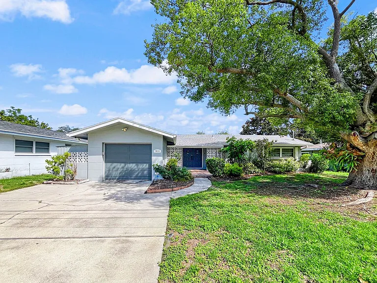 1031 Honeysuckle Rd — Photo 1