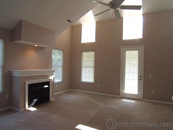 4th image of 1637 N Star Ave