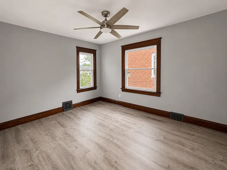832 Thomas St #834 — Photo 16