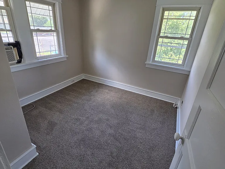 129 Kings Hwy — Photo 11