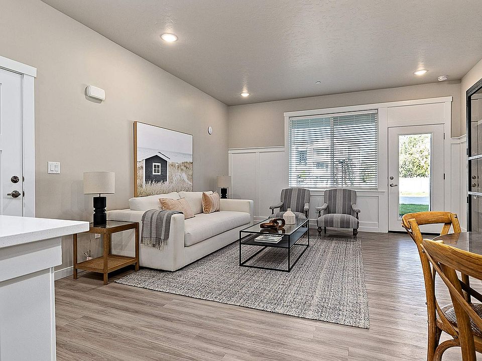 Latitude 40 Two Bedroom With Garage