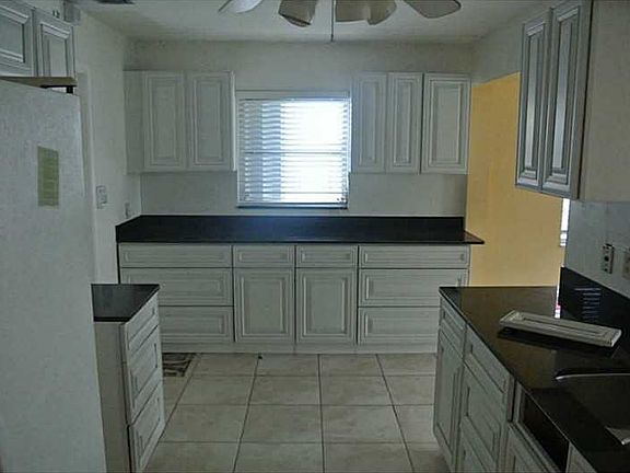 4th image of 8921 NW 13th St