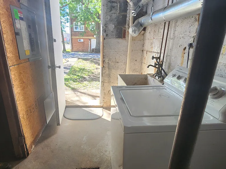 2601 N Heald St — Photo 38