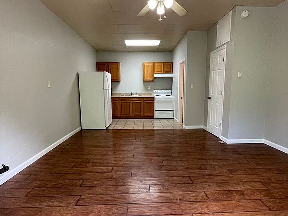 3rd image of 206 Oak St APT 2