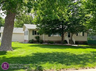 704 West St, Phillips, NE 68865