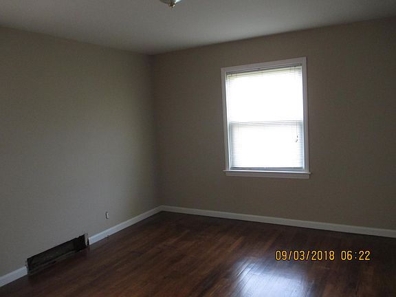 4th image of 2311 Tuxedo Ave