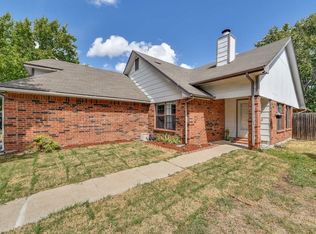 431 Red Coat Ln, Arlington, TX 76002