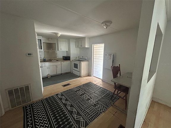 4th image of 15483 Olive Cir