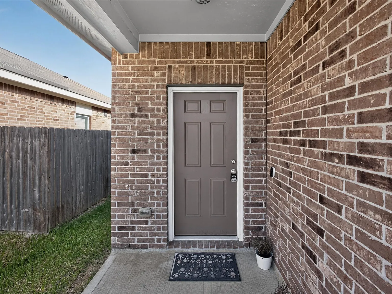 3 bed, 1565 sqft, $2,100 — Photo 4