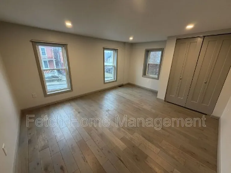 34 N Lee St — Photo 16